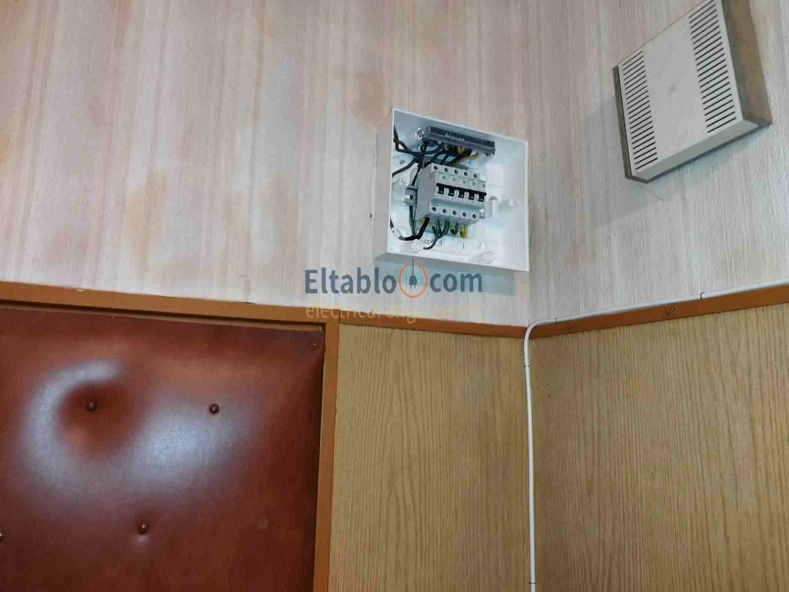 подмяна на старо ел табло в София